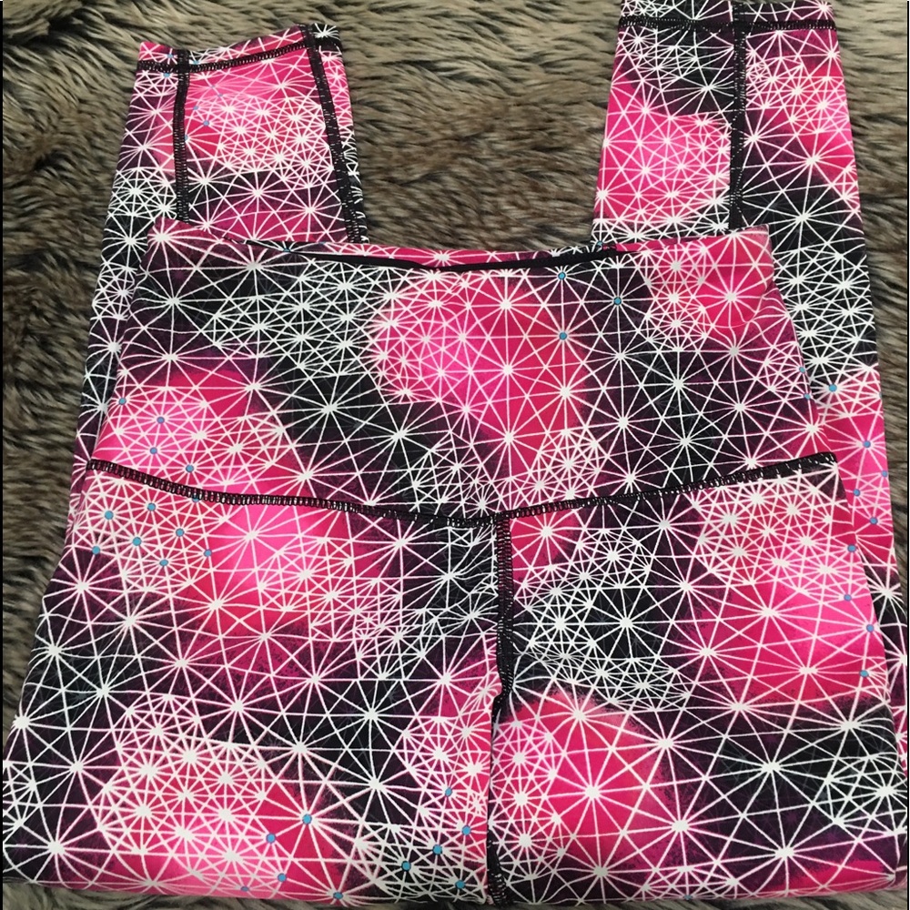 Victoria’s Secret VSX Sport Knockout Crop Leggings Size XS Pink Geometric Pat.